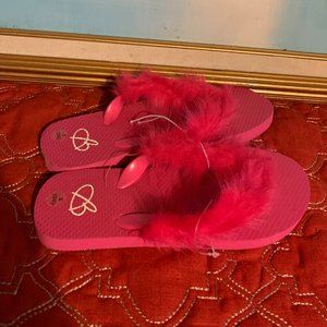 NEW Bobbie Brooks Feaher flip flops in Pink Womens 5-6